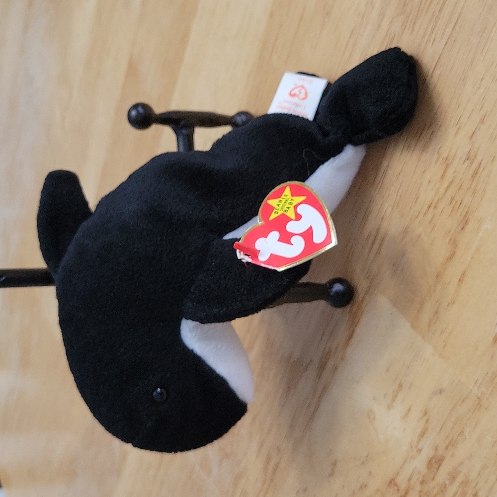 ty Beanie Baby - Waves the Whale with Label Errors - 1996